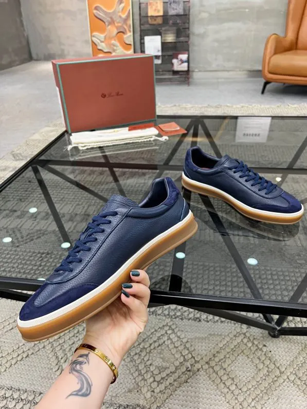 Factory price: 440💰Loro men's shoes💰iana top purchasing agent🇮🇹 men's shoes💰 The popular casual sneakers counter of the popular street man has new products at the same time. The uppers are made of cowhide fabric imported from Italy. The high-quality splicing technology has a classic and generous layout with a masculine temperament. Soft and comfortable cowhide lining. The soles: the original soles are specially provided by the original factory. The exclusive molded soles are super comfortable. The original factory follows the order. 🔍🔍High quality. You can enter and exit the counter at will. Welcome to compare. The code number is 38-44, customized 45
